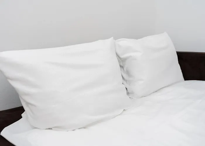 Mostowa Standard By Bookinghost *