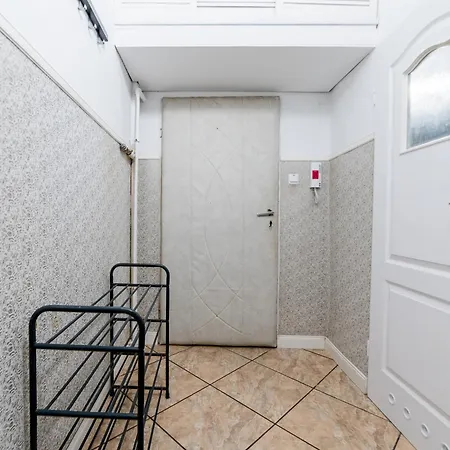 Mostowa Standard By Bookinghost *