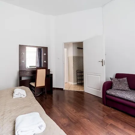 Mostowa Standard By Bookinghost Познань