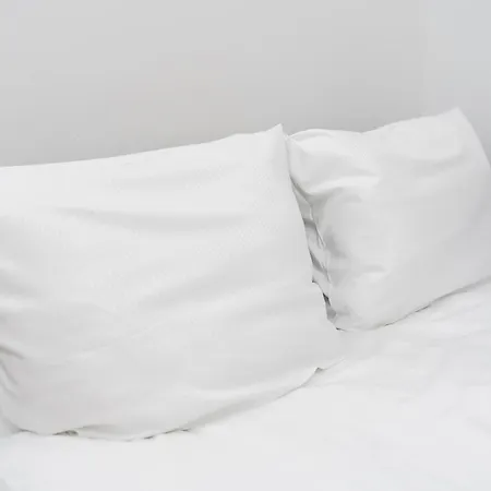 Mostowa Standard By Bookinghost *