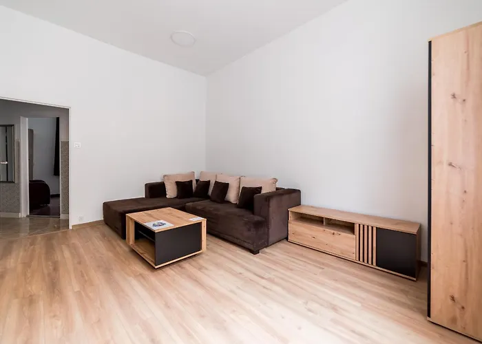 Mostowa Standard By Bookinghost *